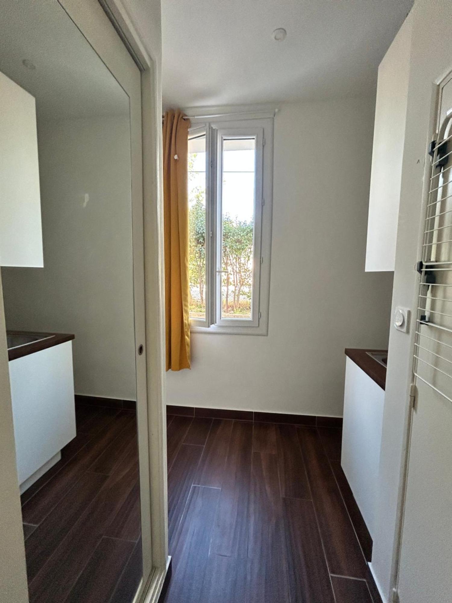 Agreable Studio Renove Avec Place De Parking Бандоль Экстерьер фото